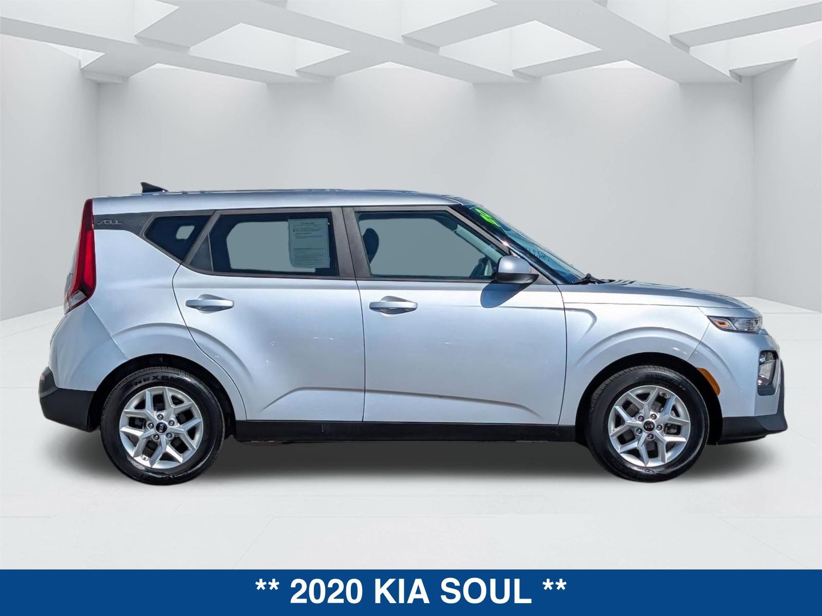 Used 2020 Kia Soul S FWD image 3