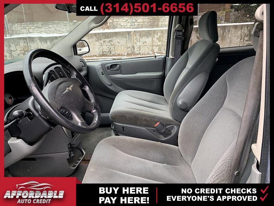Used 2005 Chrysler Town & Country Touring image 10