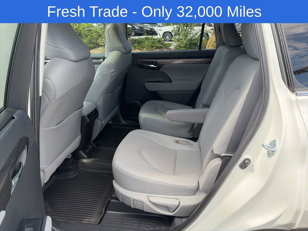 Used 2021 Toyota Highlander Limited image 11