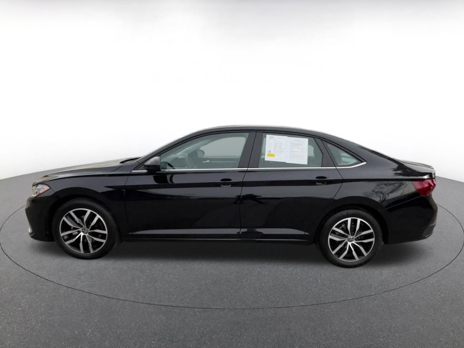 Used 2025 Volkswagen Jetta SE image 9