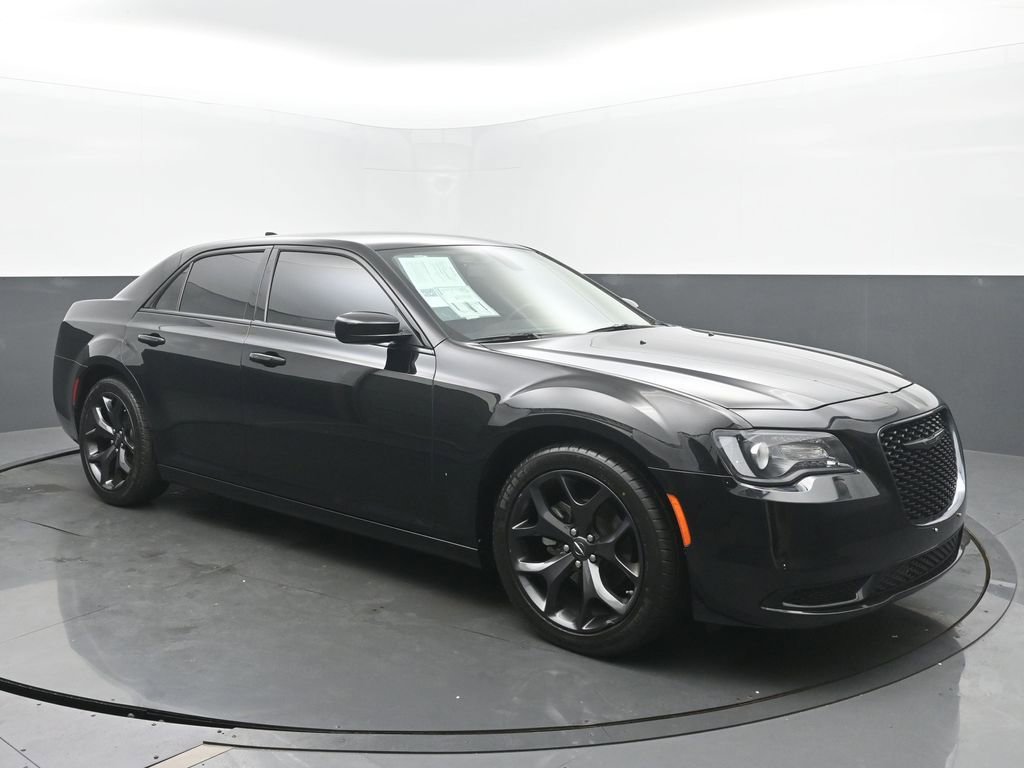 Used 2022 Chrysler 300 Touring w/ Sport Appearance Package RWD image 7