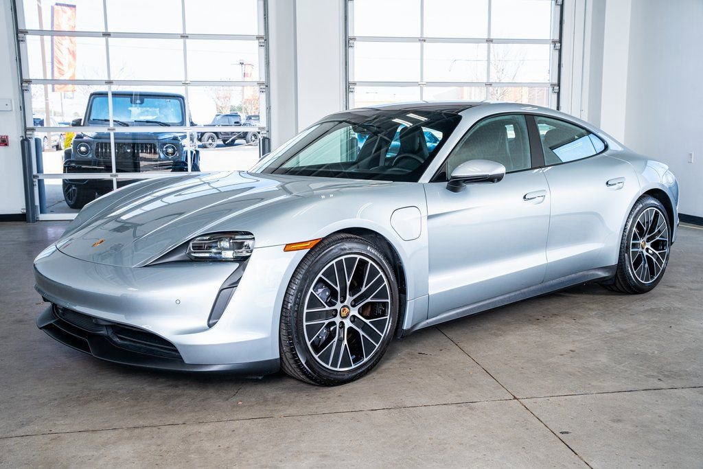 Used 2024 Porsche Taycan image 11