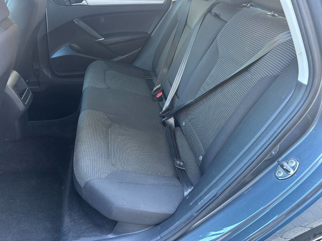 Used 2017 Volkswagen Passat 1.8T S image 19