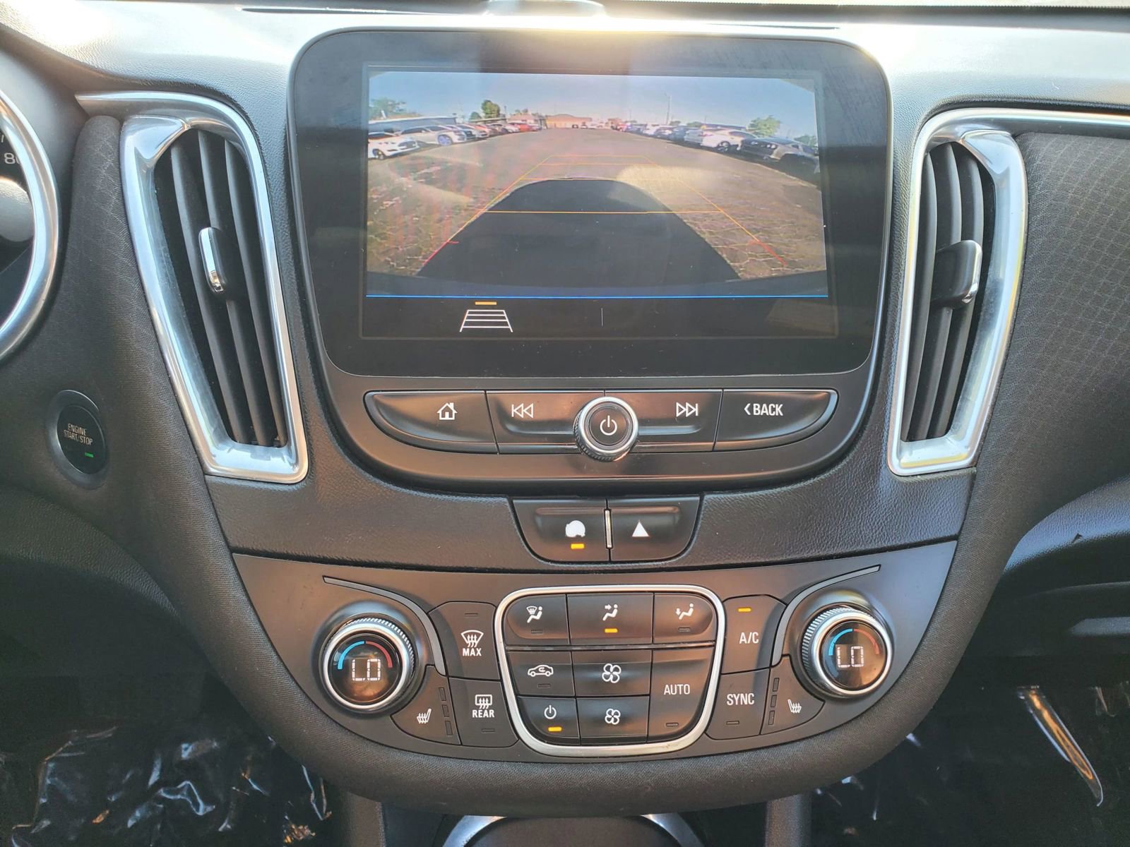 Used 2020 Chevrolet Malibu LT FWD image 3