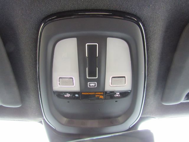 Used 2022 Volvo XC40 P8 Recharge Plus image 48