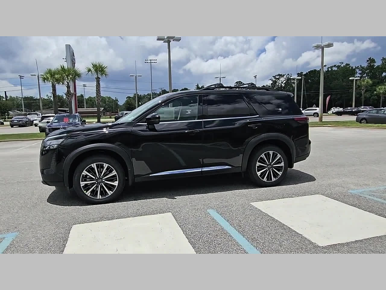 New 2026 Nissan Pathfinder Platinum FWD image 23