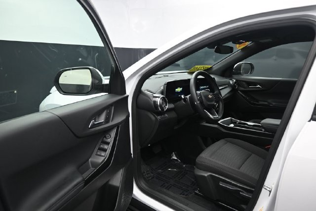 Used 2025 Chevrolet Equinox LT FWD image 12