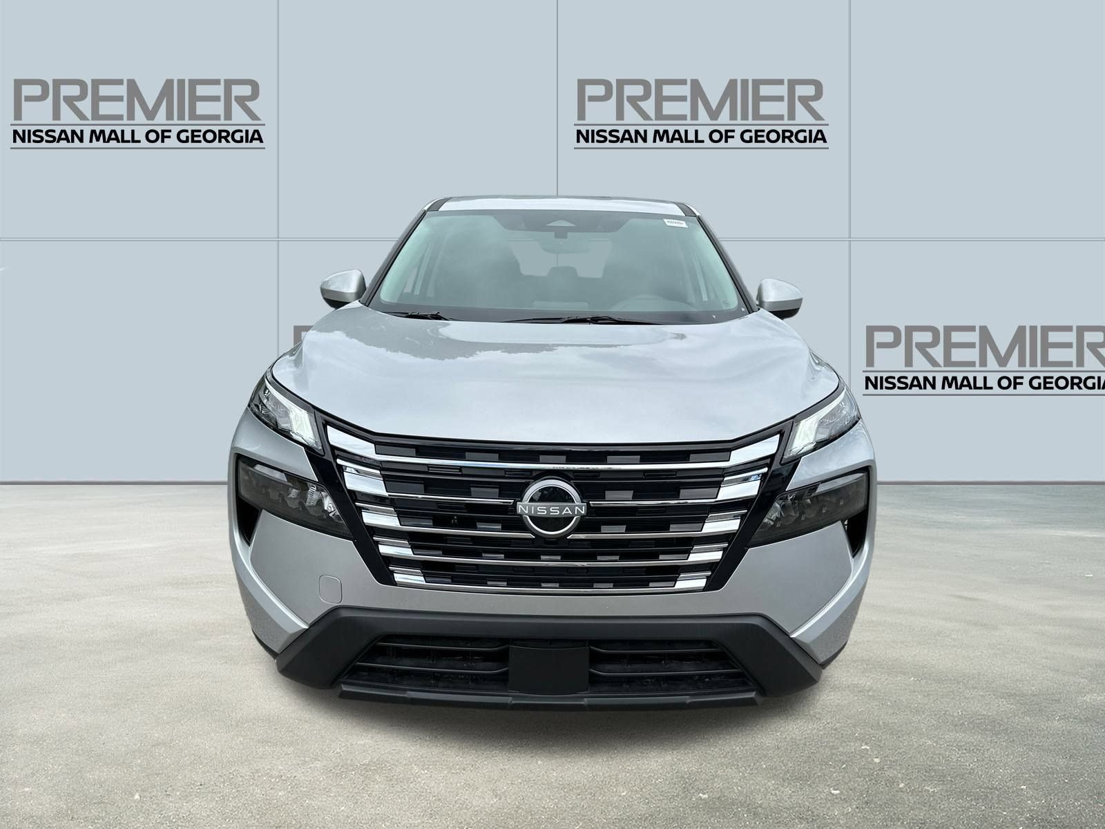 Used 2025 Nissan Rogue SV FWD image 2