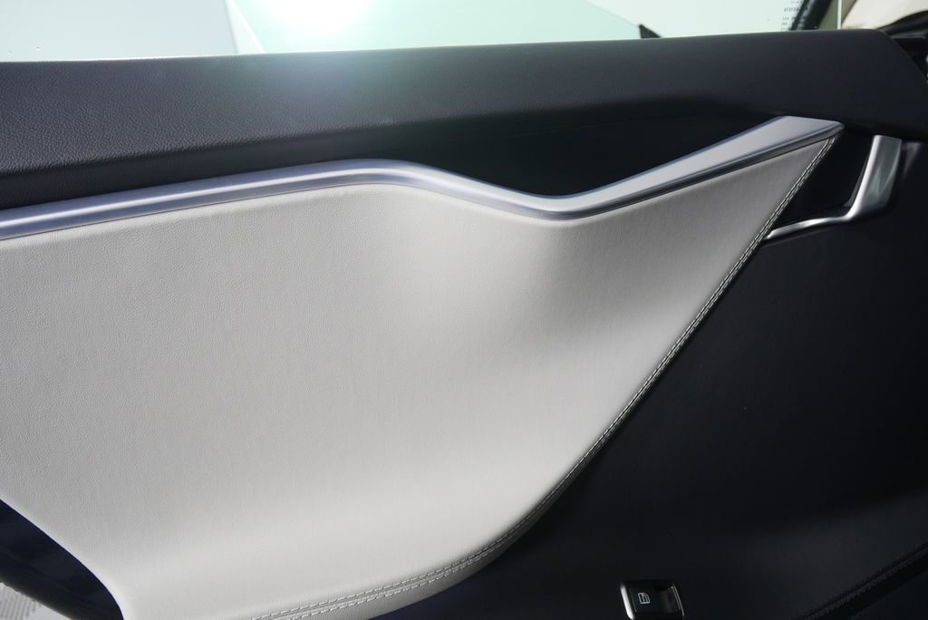 Used 2013 Tesla Model S Performance image 13