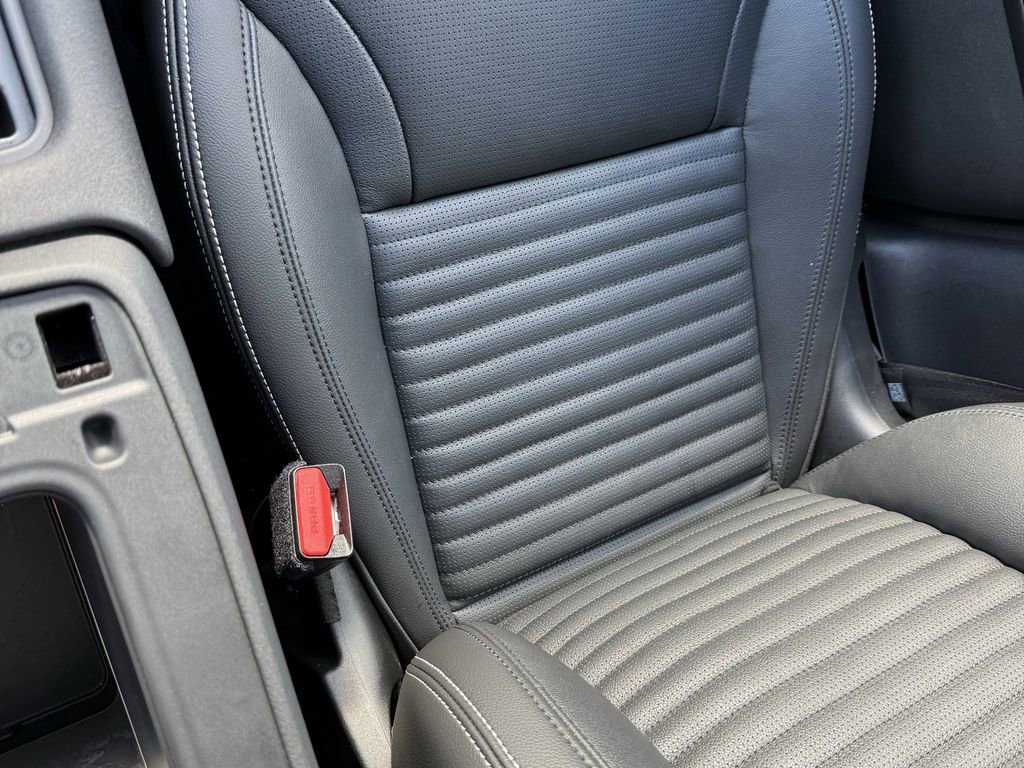 Used 2024 Land Rover Discovery S image 31