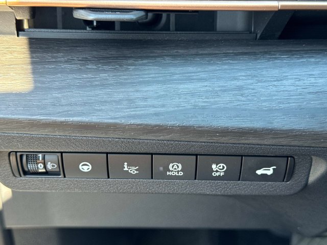 Used 2024 Nissan Ariya AWD image 31