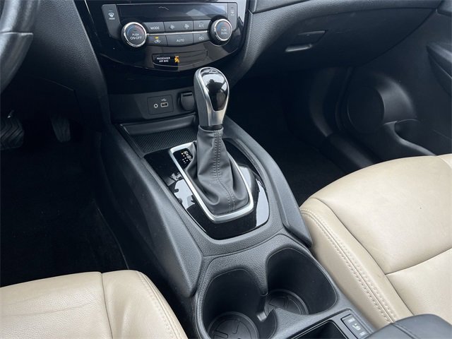 Used 2019 Nissan Rogue SV w/ Premium Package image 18