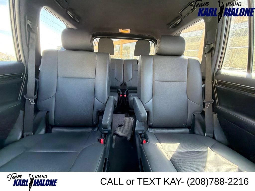 Used 2023 Lexus GX 460 Premium w/ Accessory Package AWD/4WD image 23