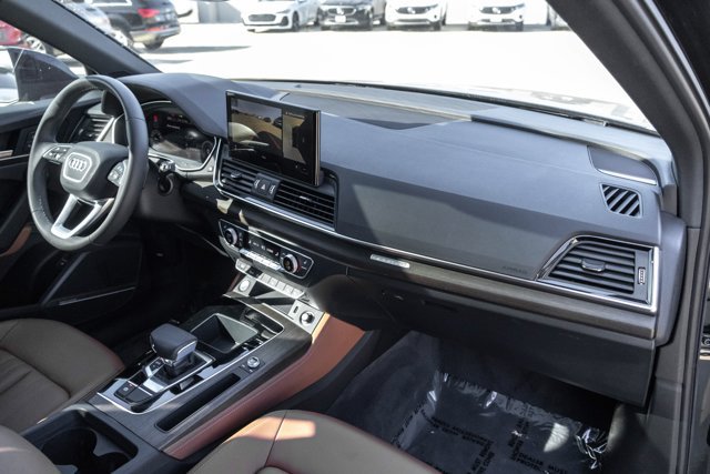 Used 2023 Audi Q5 2.0T Premium Plus w/ Premium Plus Package AWD/4WD image 25