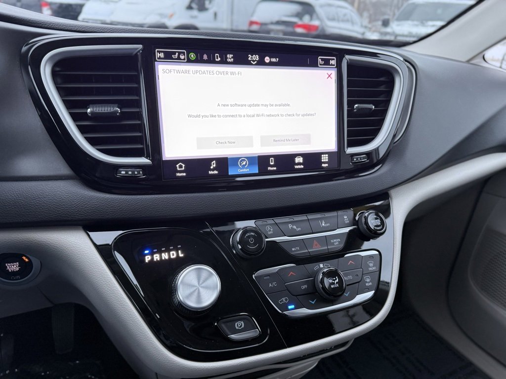 Used 2024 Chrysler Pacifica Touring-L image 31