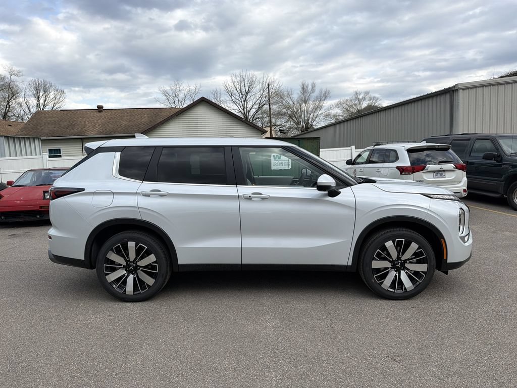 New 2026 Mitsubishi Outlander SE AWD/4WD image 3