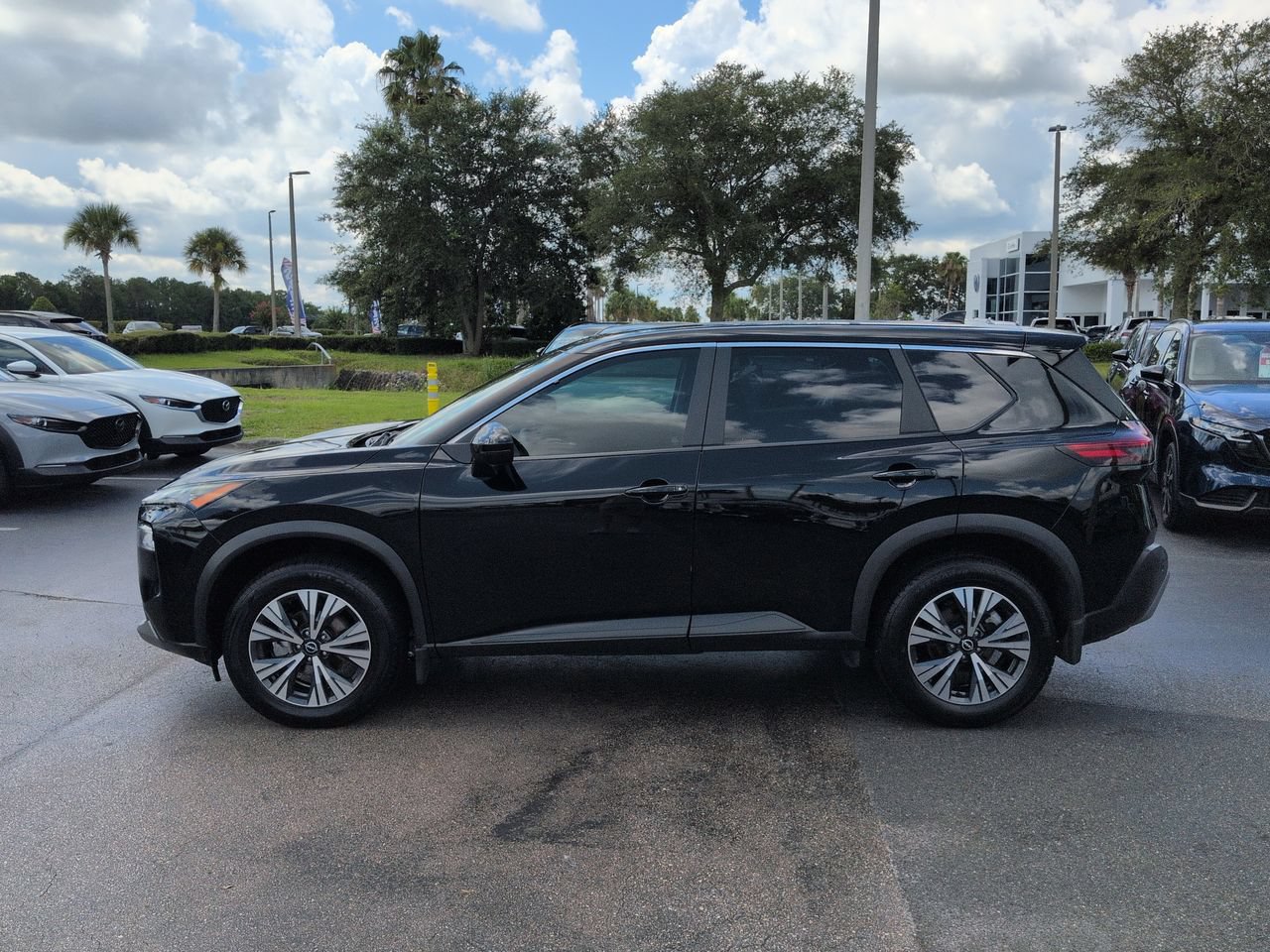 Used 2022 Nissan Rogue SV FWD image 7