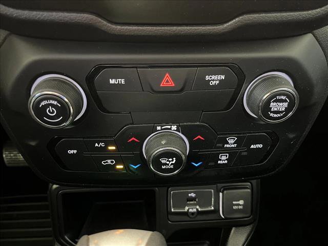 Used 2020 Jeep Renegade Latitude w/ Popular Equipment Group image 15