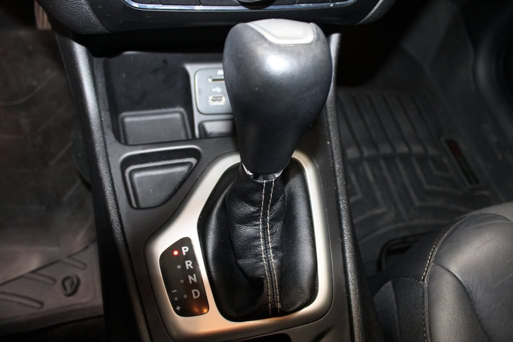 Used 2018 Jeep Cherokee Latitude Plus FWD image 38