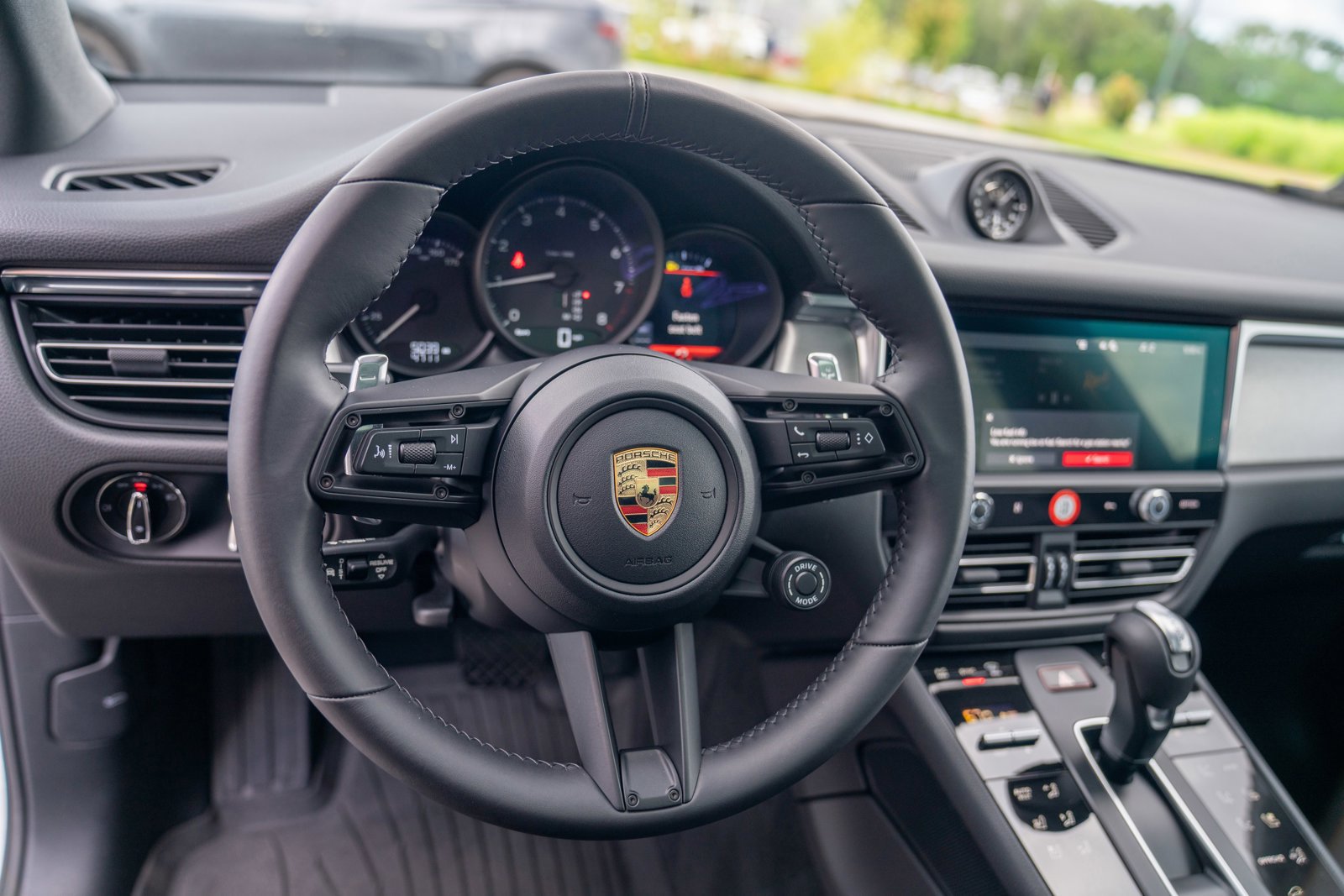 Certified 2026 Porsche Macan AWD/4WD image 14