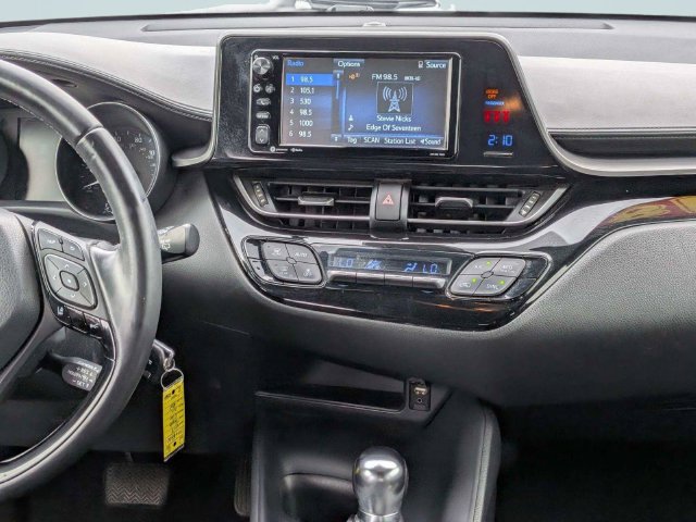 Used 2018 Toyota C-HR XLE FWD image 17