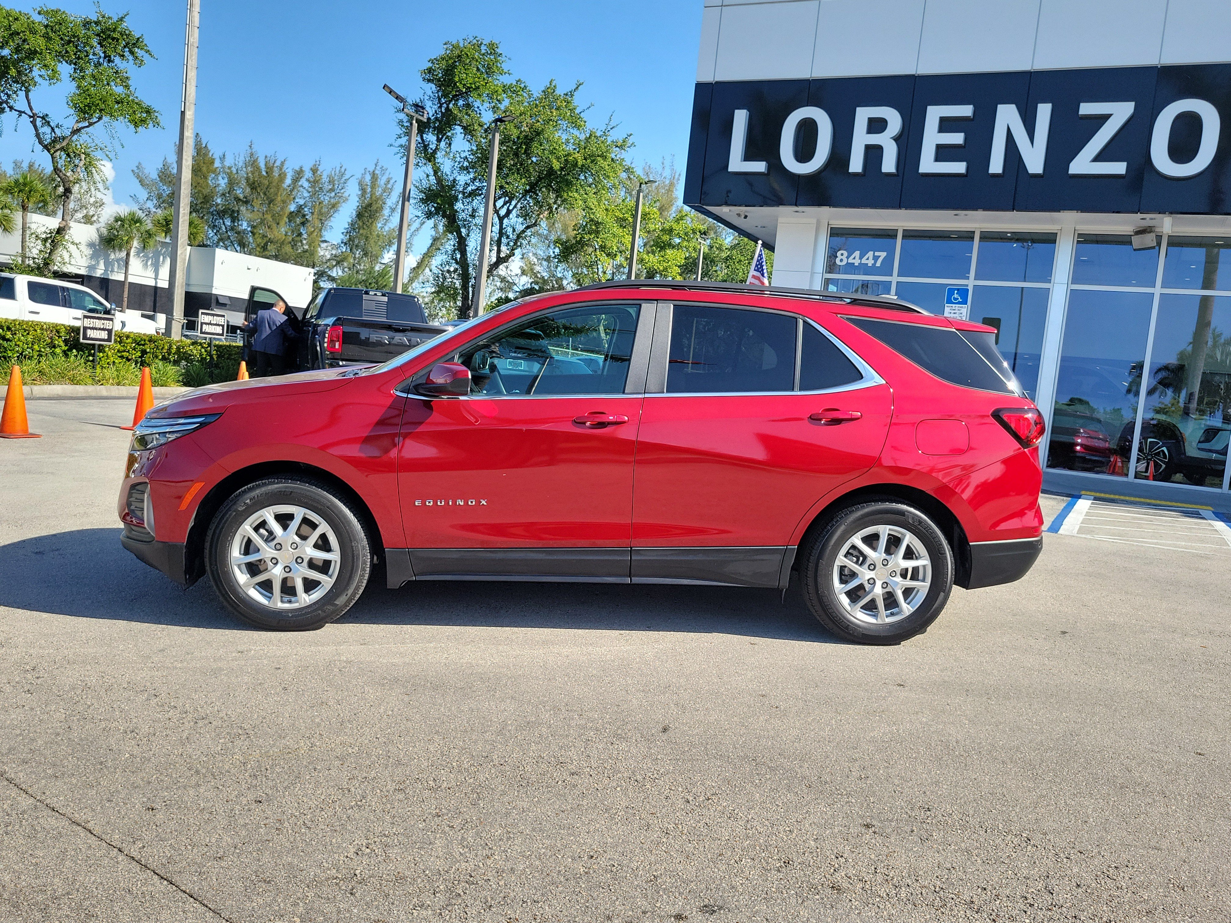 Used 2023 Chevrolet Equinox LT FWD image 8