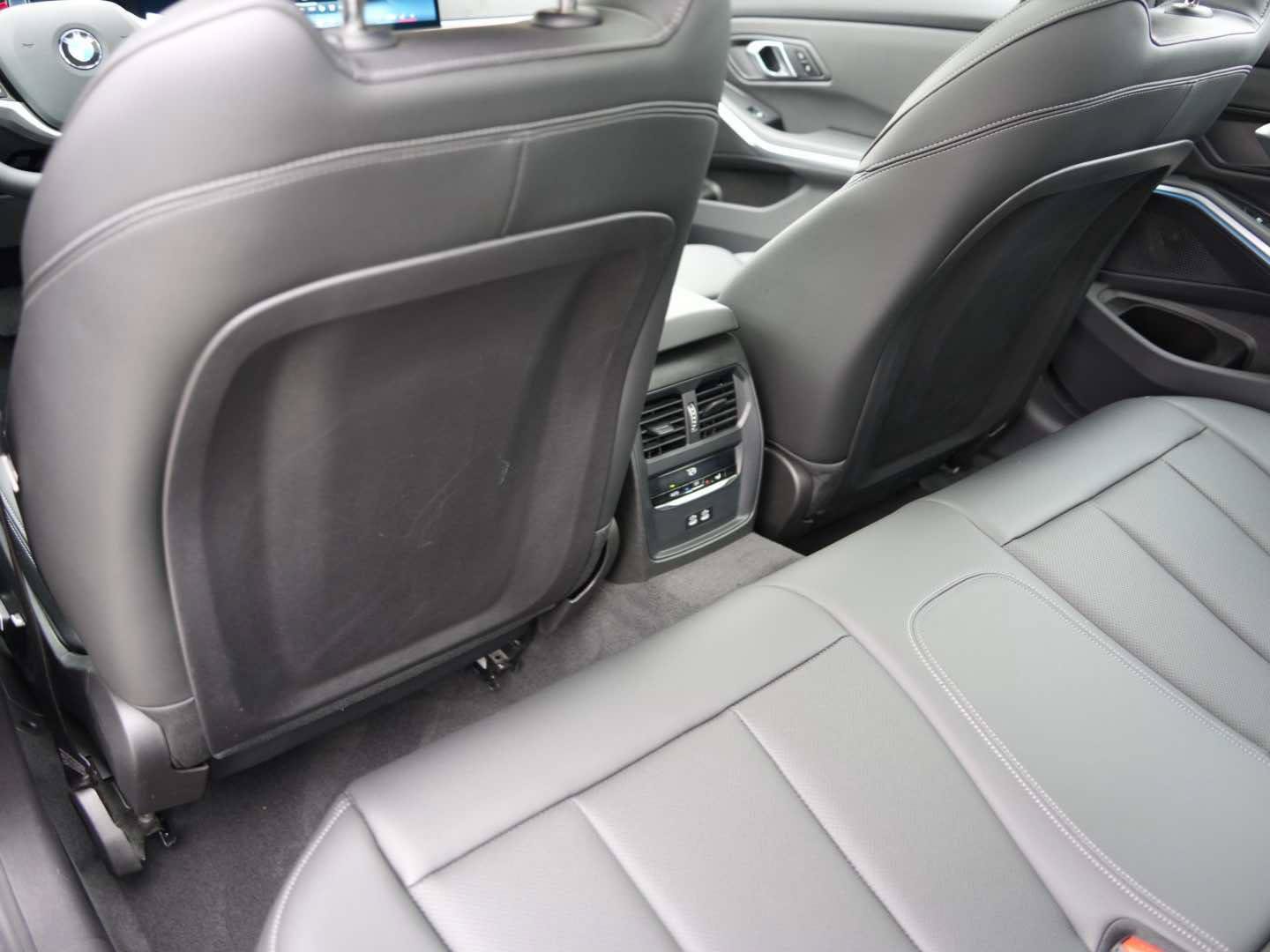Used 2025 BMW 330i Sedan w/ Convenience Package RWD image 9