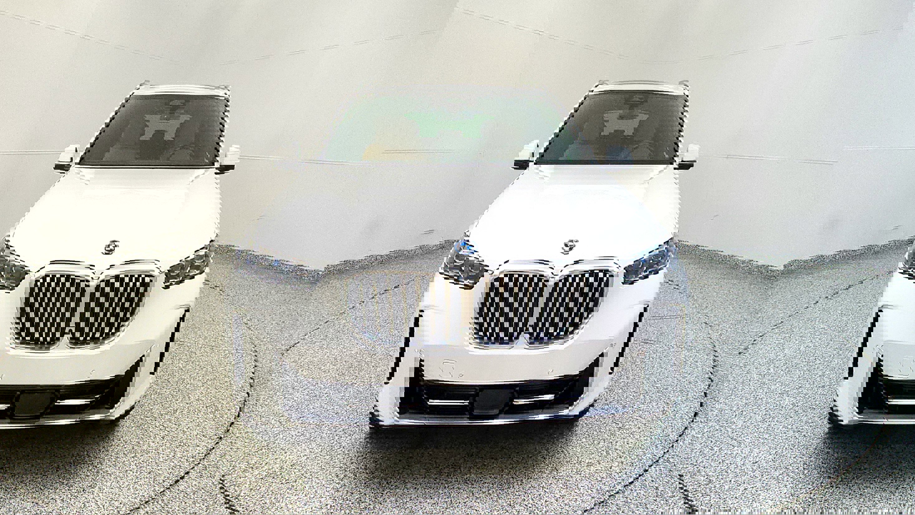 Used 2024 BMW X5 xDrive50e image 2