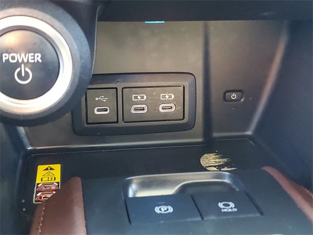 Used 2024 Toyota Venza Limited image 23