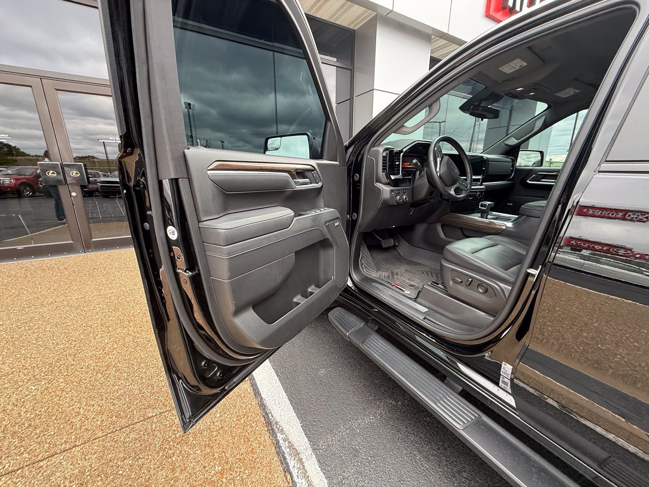 Used 2025 Chevrolet Silverado 1500 RST AWD/4WD image 9