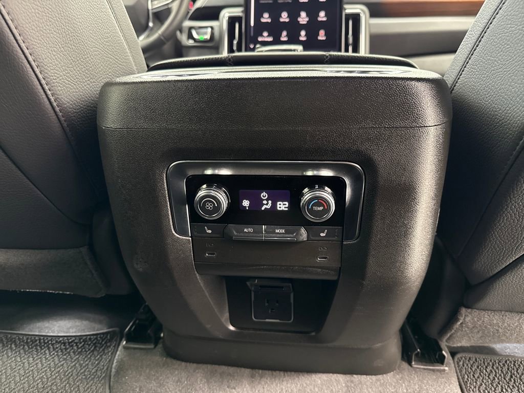 Used 2025 GMC Yukon Denali image 13