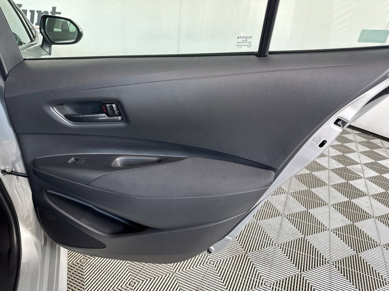Used 2025 Toyota Corolla LE w/ Convenience Package FWD image 27
