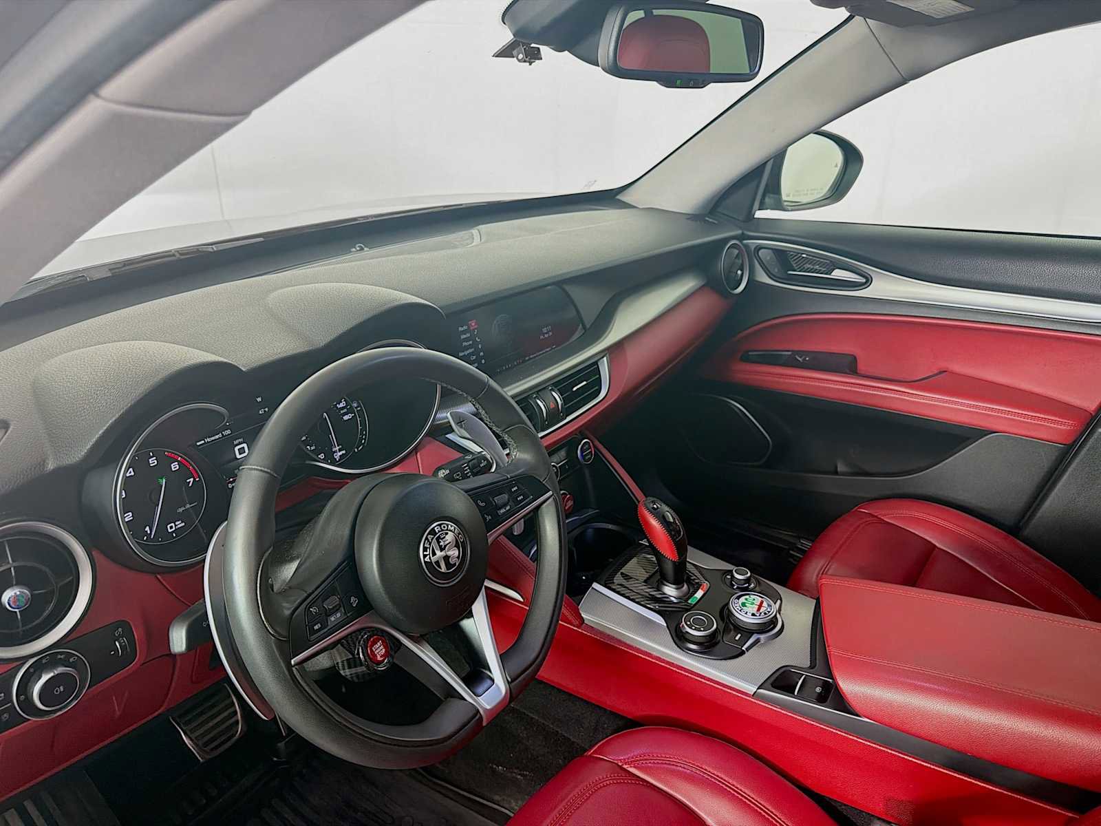 Used 2019 Alfa Romeo Stelvio Sport w/ Quick Order Package 22J Sport AWD/4WD image 9