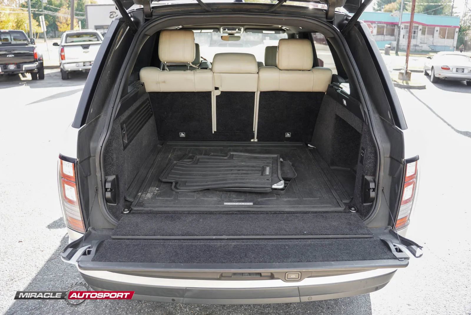 Used 2017 Land Rover Range Rover Long Wheelbase Supercharged image 28