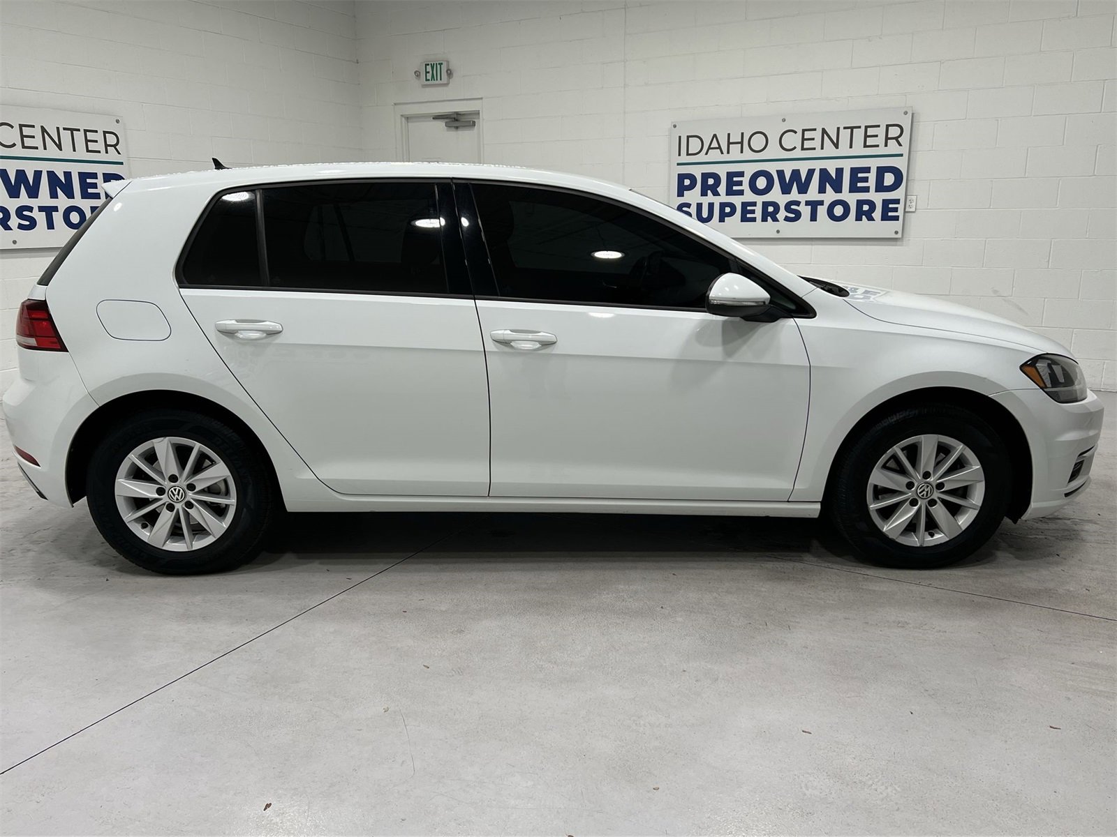 Used 2019 Volkswagen Golf S image 9