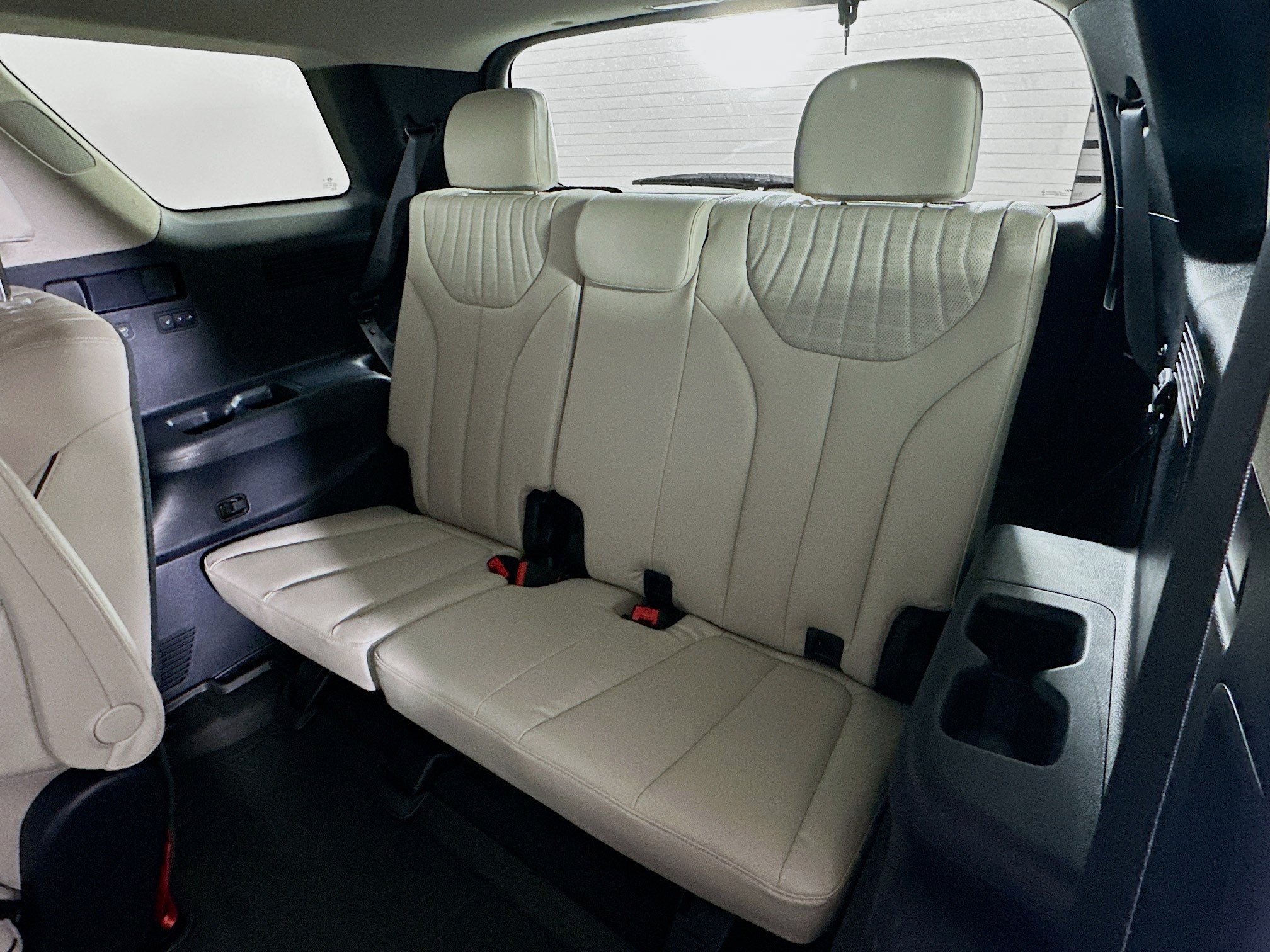 Used 2023 Hyundai Palisade Limited w/ Winter Package FWD image 30