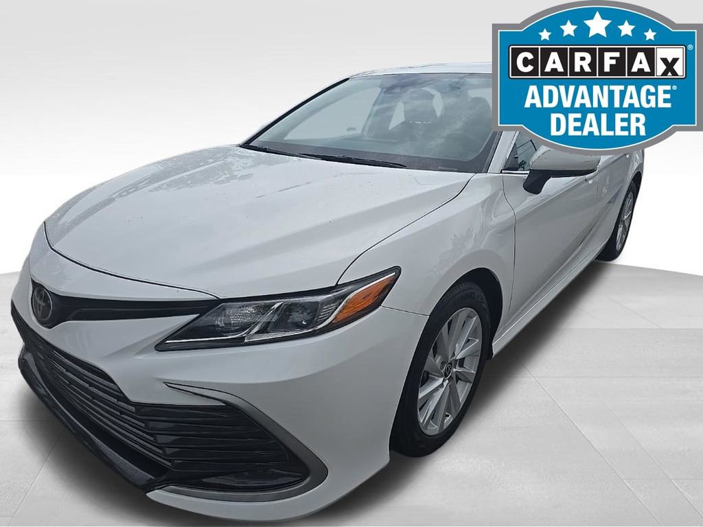 Used 2022 Toyota Camry LE image 1