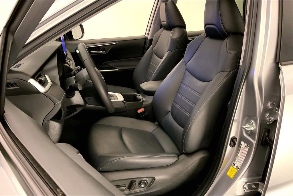 Used 2023 Toyota RAV4 XLE Premium image 13