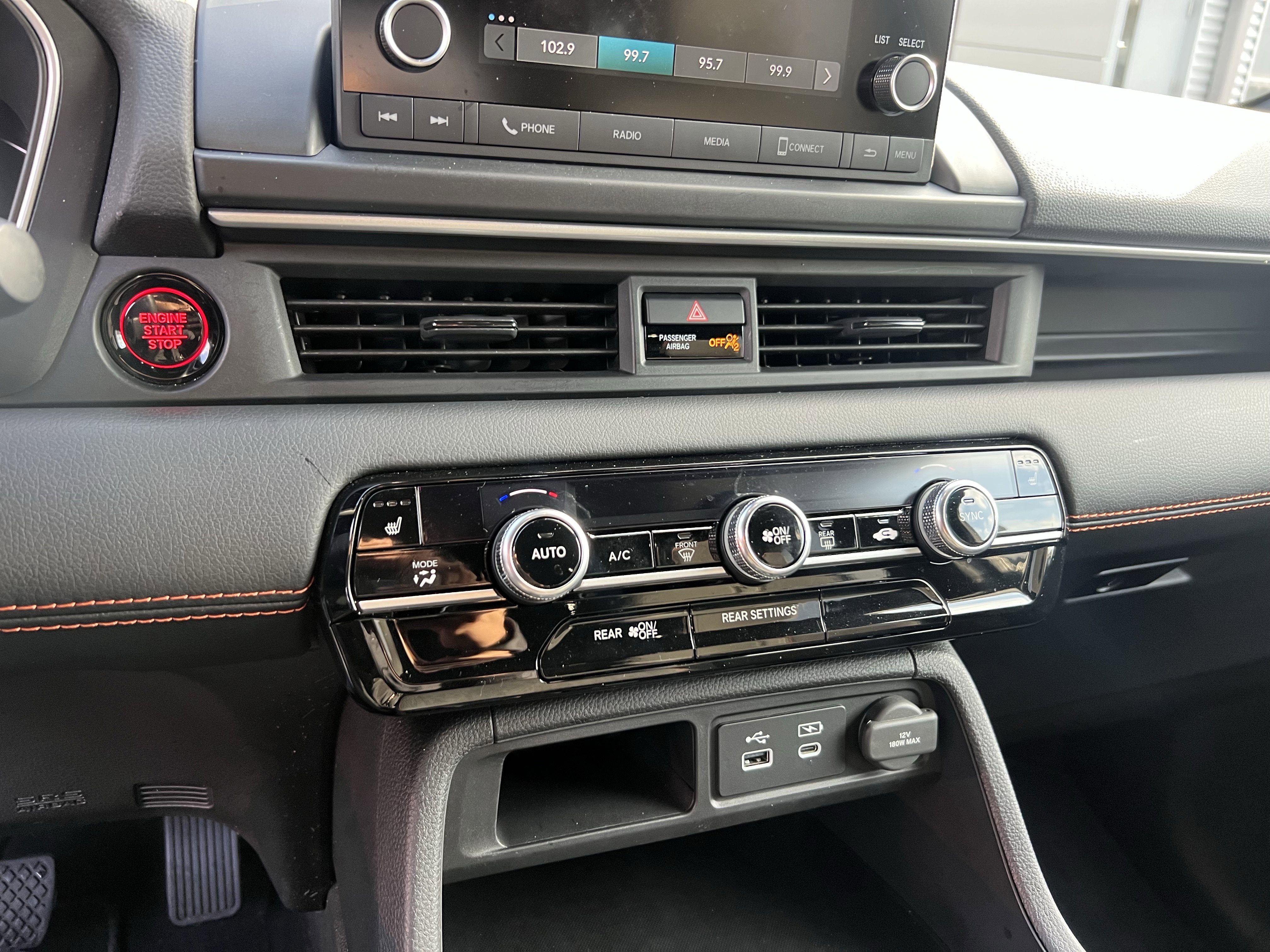 Used 2025 Honda Pilot Sport image 25