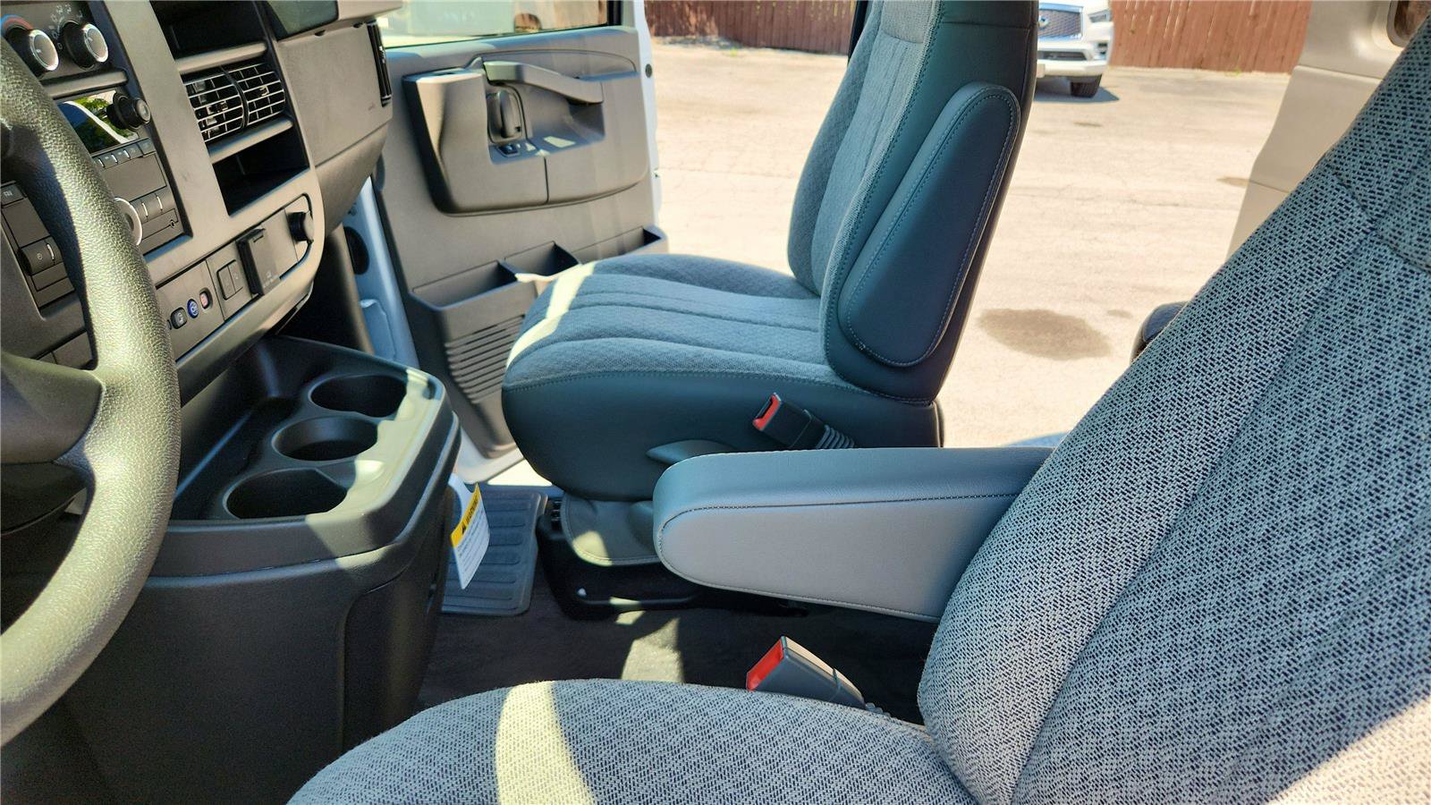 New 2026 Chevrolet Express 3500 LT w/ LT Preferred Equipment Group RWD image 17