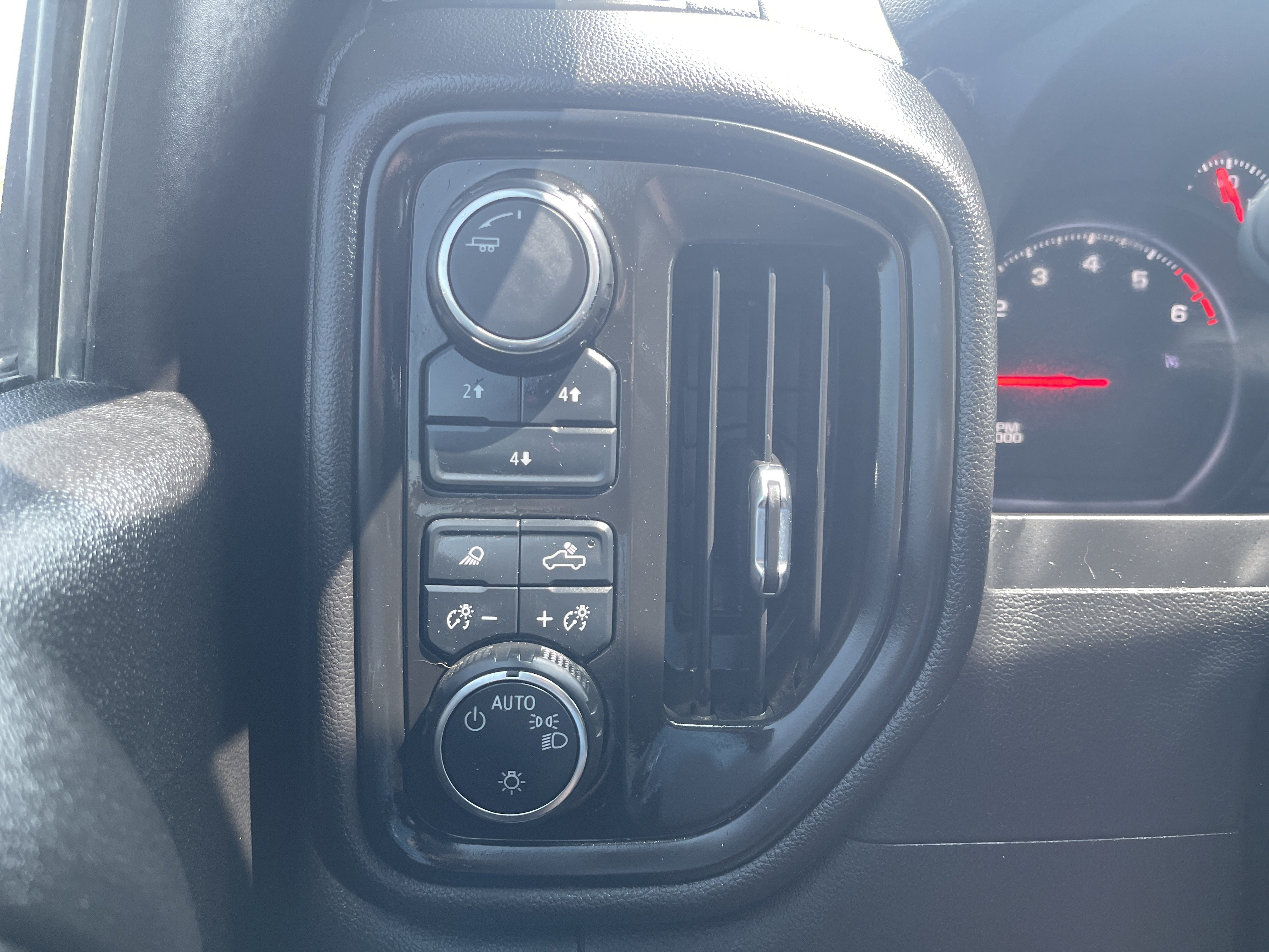 Used 2025 Chevrolet Silverado 2500 Custom w/ Custom Value Package AWD/4WD image 22
