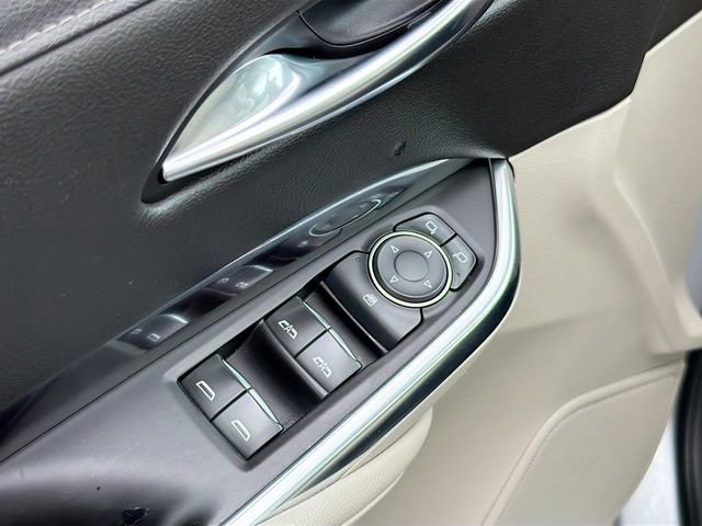 Used 2020 Cadillac XT4 Luxury w/ Cold Weather Package image 18