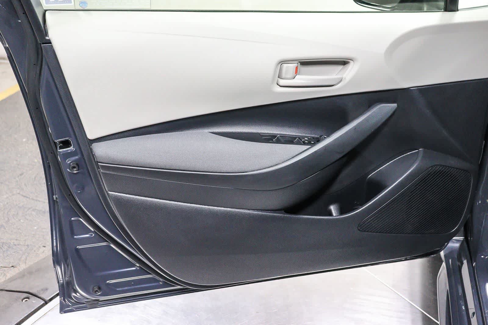 Certified 2025 Toyota Corolla LE FWD image 23