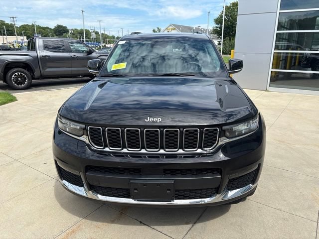 Used 2023 Jeep Grand Cherokee L Limited AWD/4WD image 2