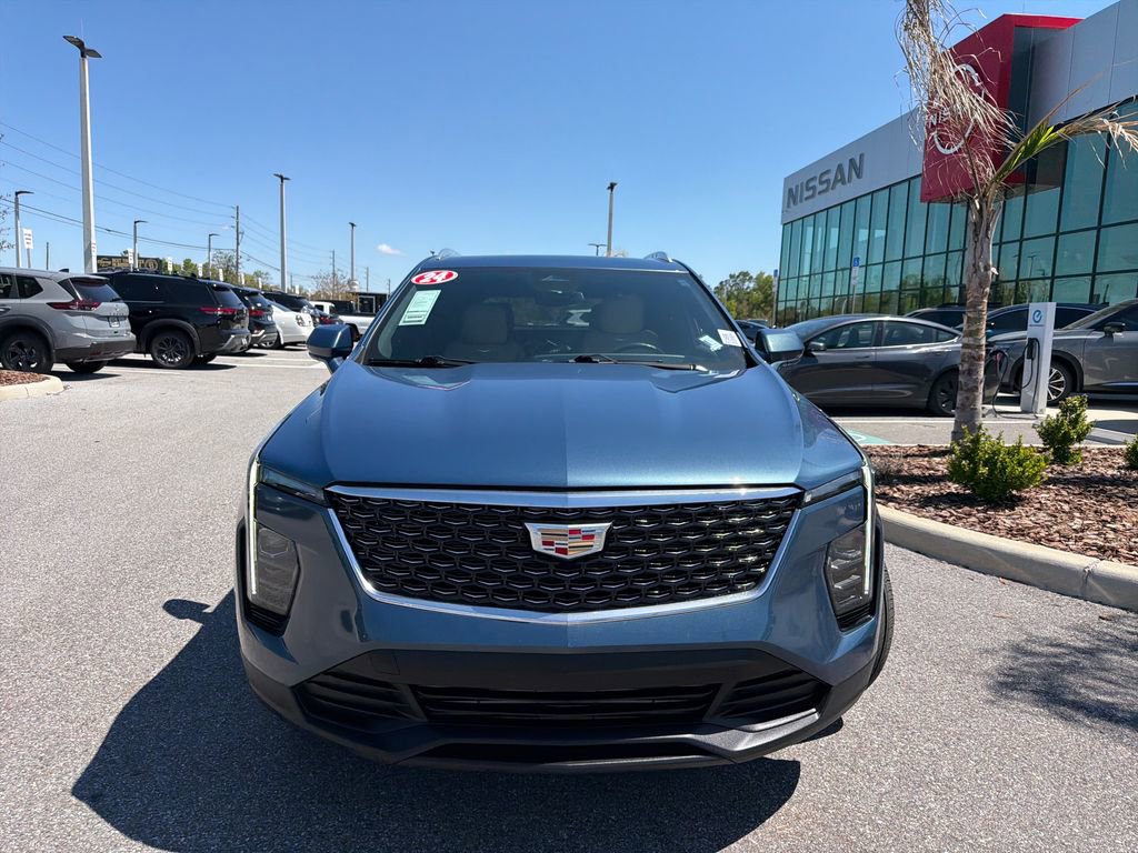 Used 2024 Cadillac XT4 Luxury image 2