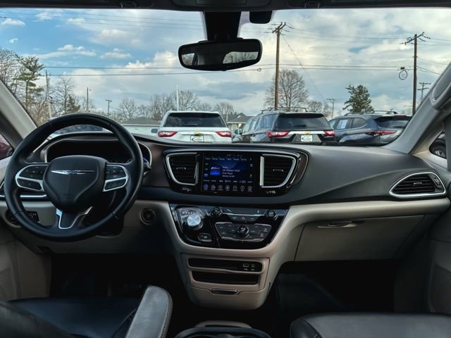 Used 2017 Chrysler Pacifica Touring-L image 23