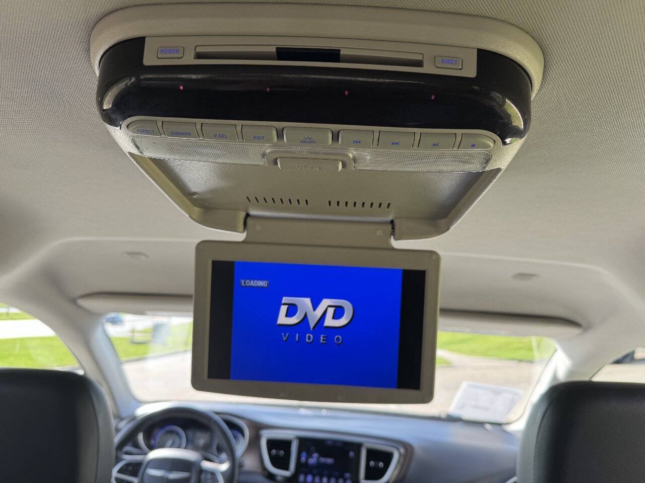 Used 2017 Chrysler Pacifica Touring-L FWD image 16
