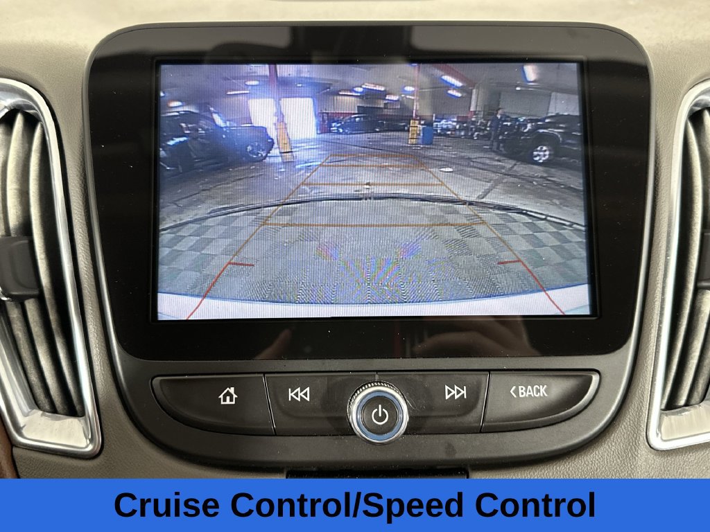 Used 2018 Chevrolet Malibu Premier FWD image 17