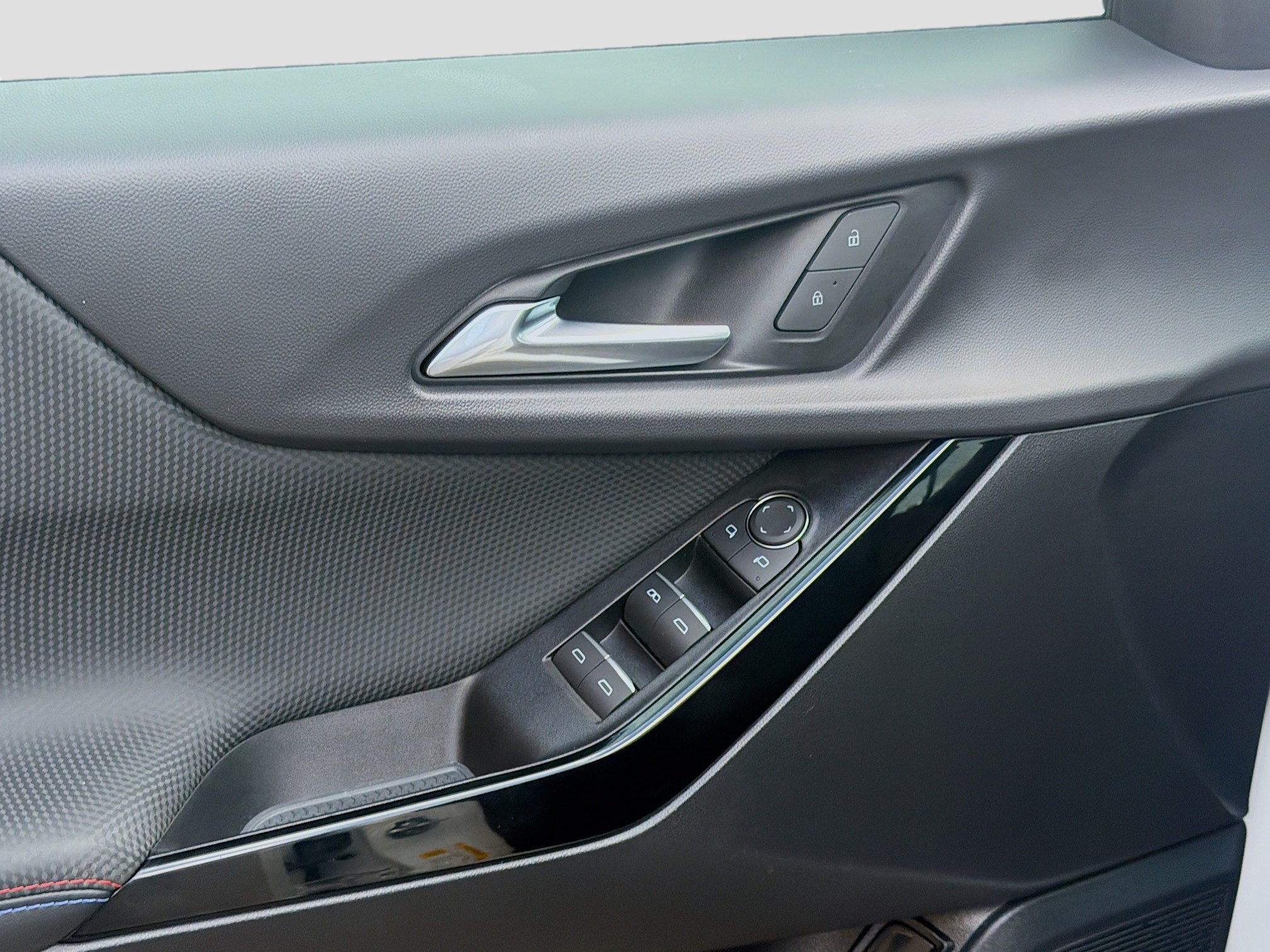 Used 2025 Chevrolet Equinox RS w/ Safety and Technology Package FWD image 17