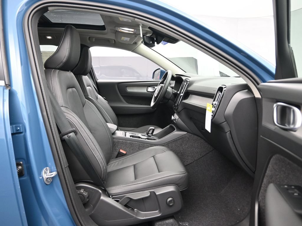 New 2025 Volvo XC40 B5 Core w/ Climate Package AWD/4WD image 27